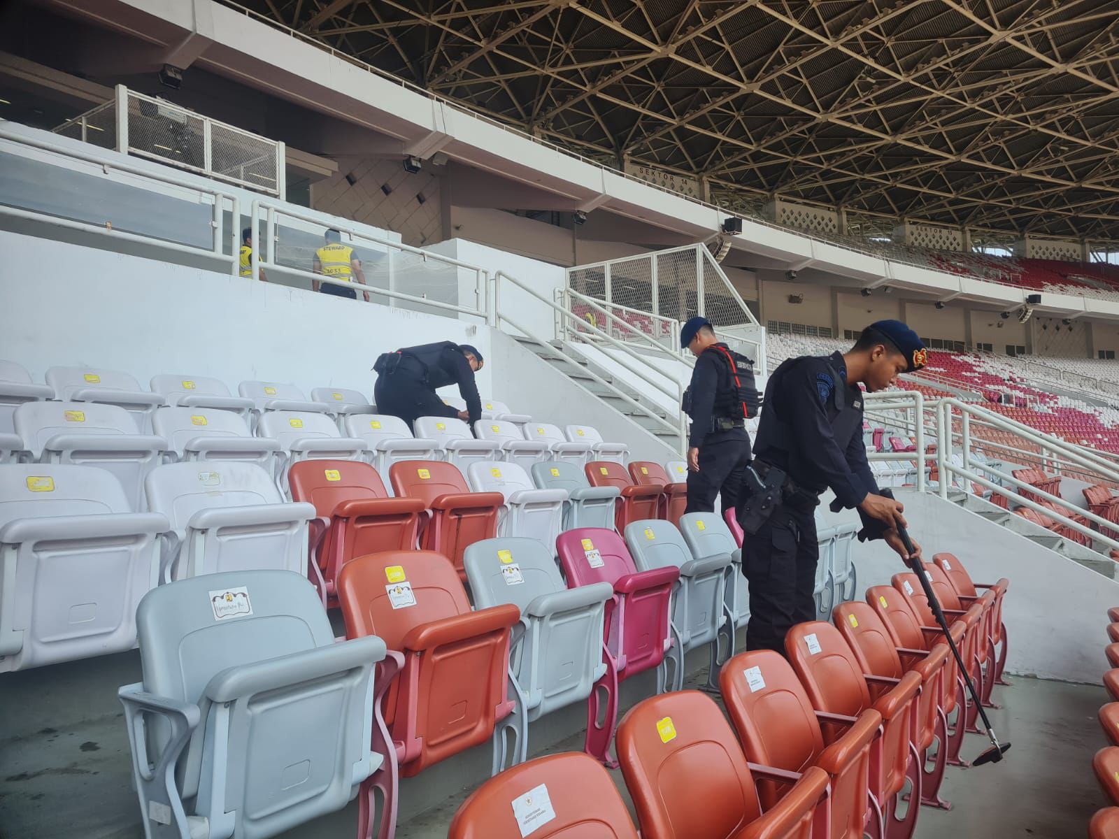 Brimob Polda Metro Jaya Pastikan Keamanan Laga DRX World Legends vs Barcelona Legends di GBK