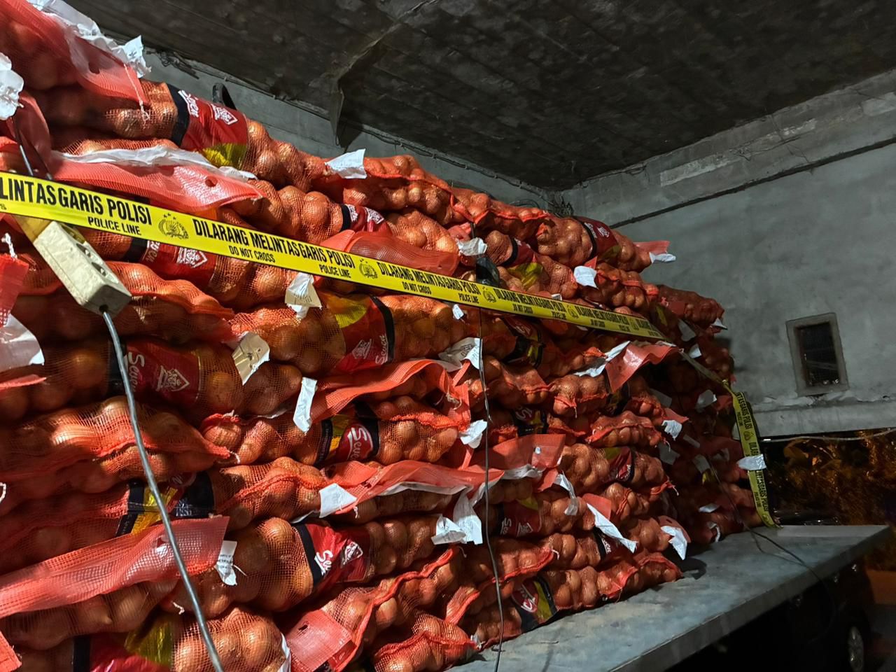 Bareskrim Polri Bongkar Penyelundupan 23 Ton Bawang dan Cabai di Pontianak